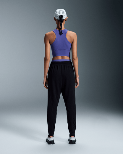 on movement crop Iris (Women's)