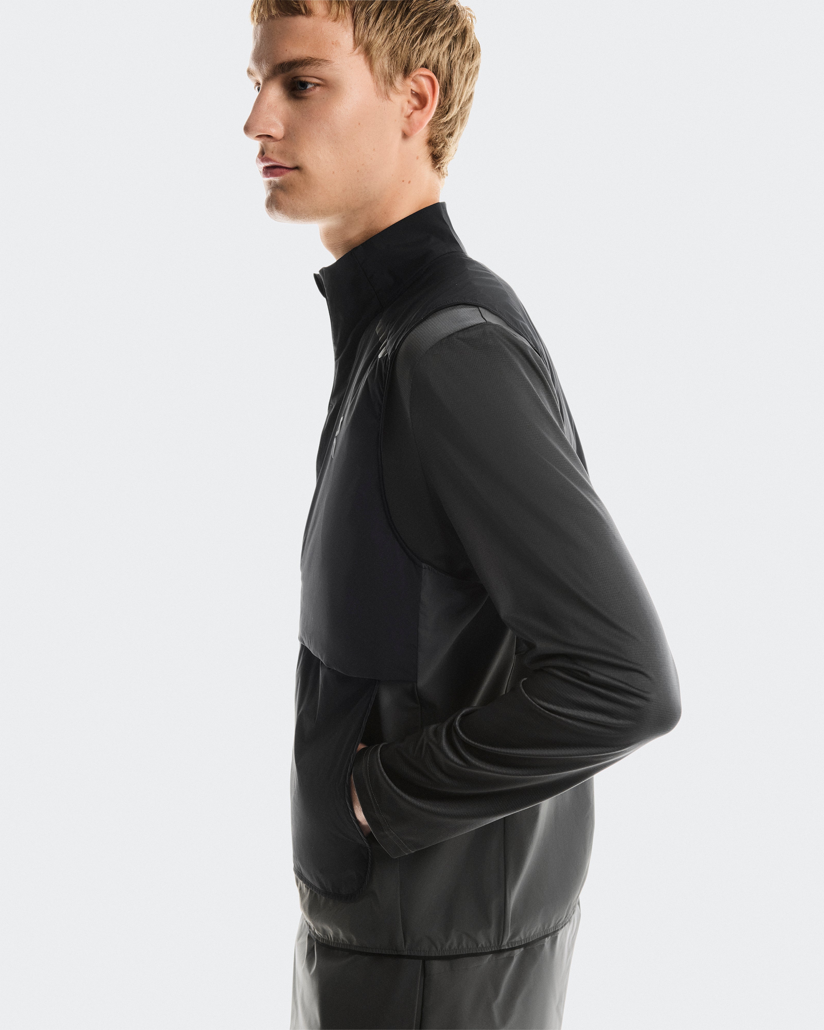 On Weather Vest Black | Eclipse
