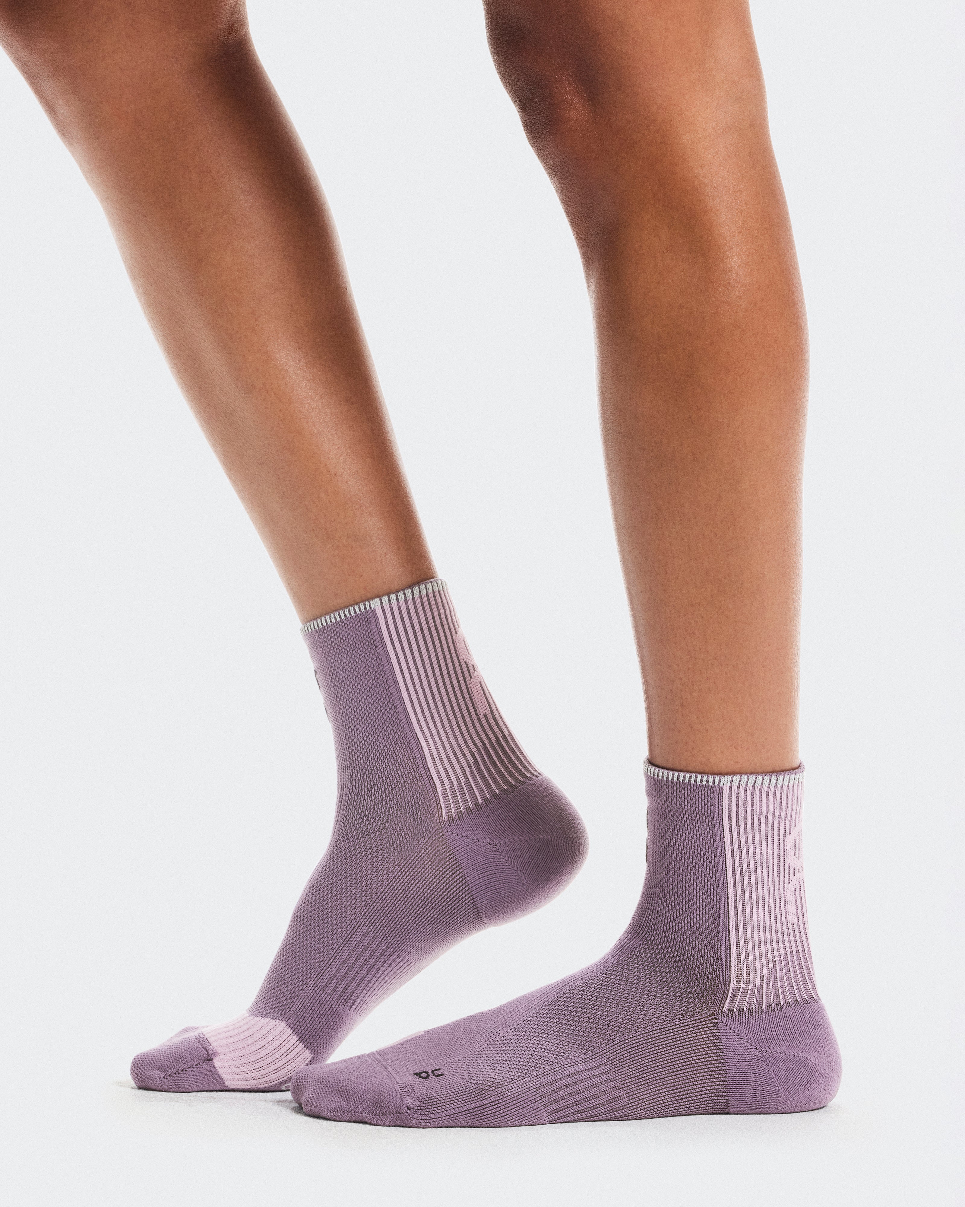 On Performance Run Sock Mid Dewberry | Sakura
