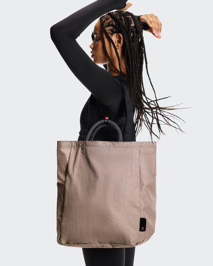 On Tote Pack 25L Cinder | Black