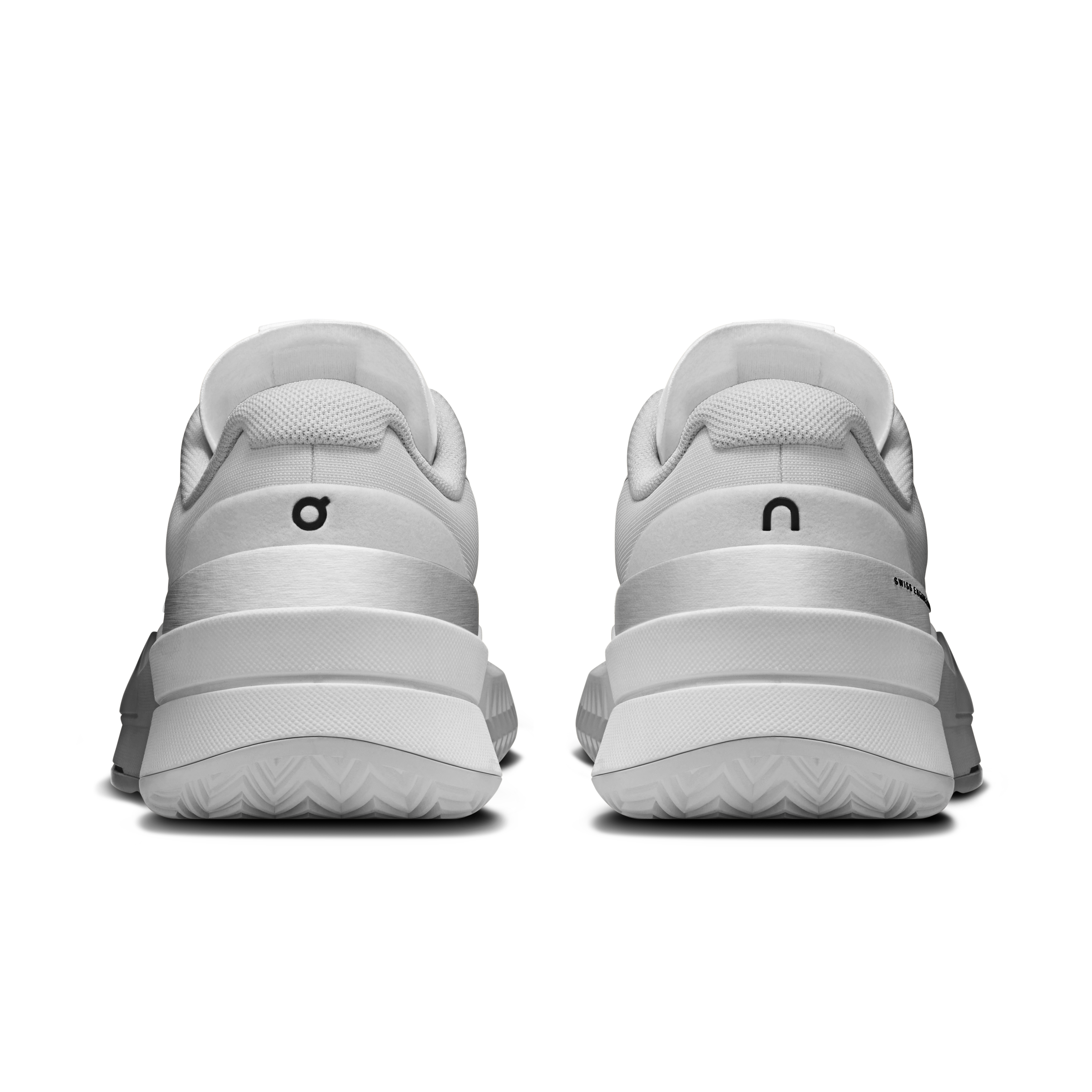 on running the roger pro 2 all white (women's)