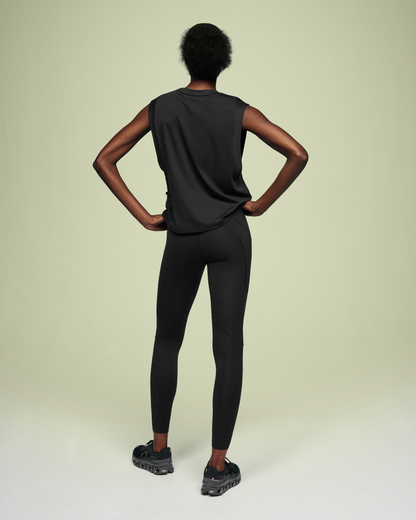 on focus crop Black (Women's)