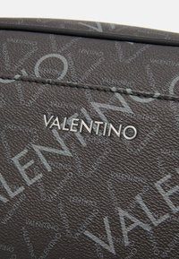 Valentino Zefir Wash Bag Nero/Multicolor