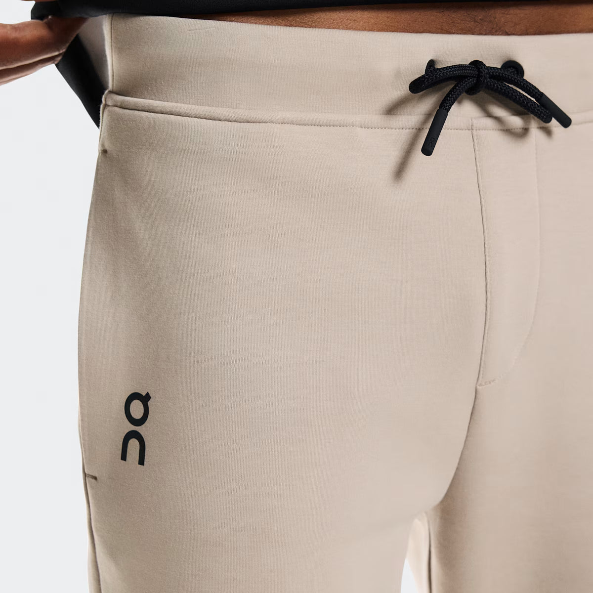 On Focus Tech Sweatpants Desert