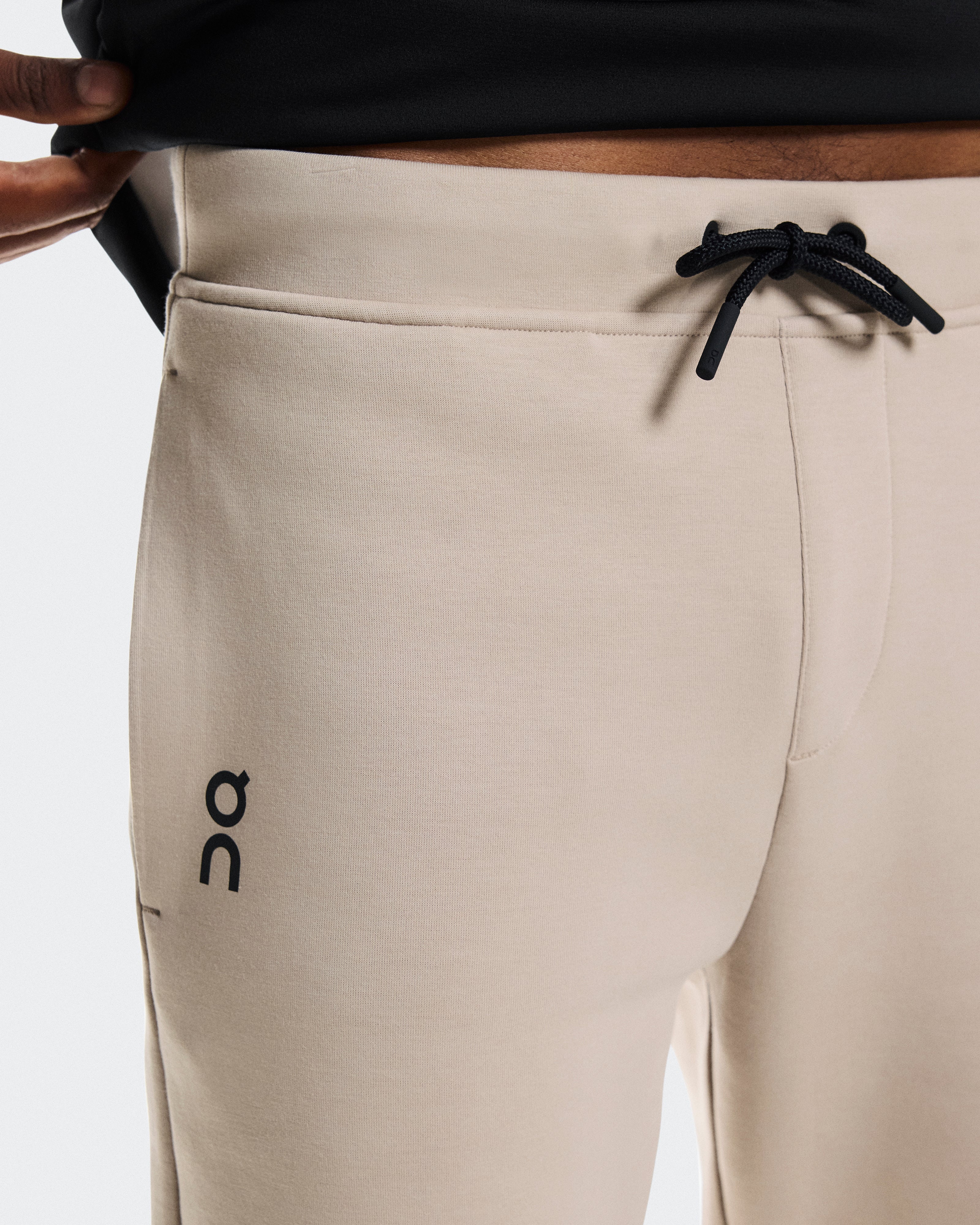 On Focus Tech Sweatpants Desert