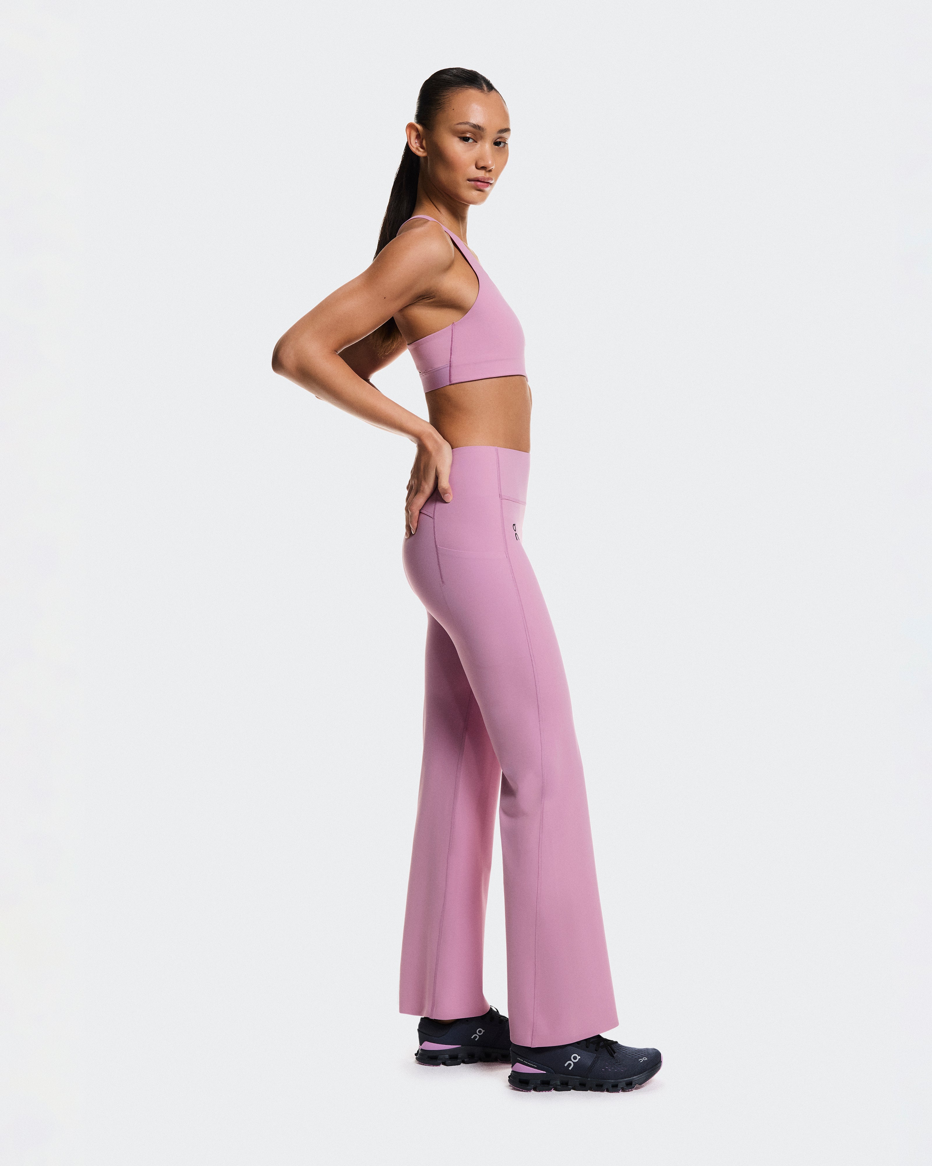 On Studio Flared Leggings 30" Sakura (Women'S)