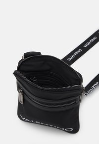 Valentino Kylo Mini Crossbody Cross Body Bag Nero