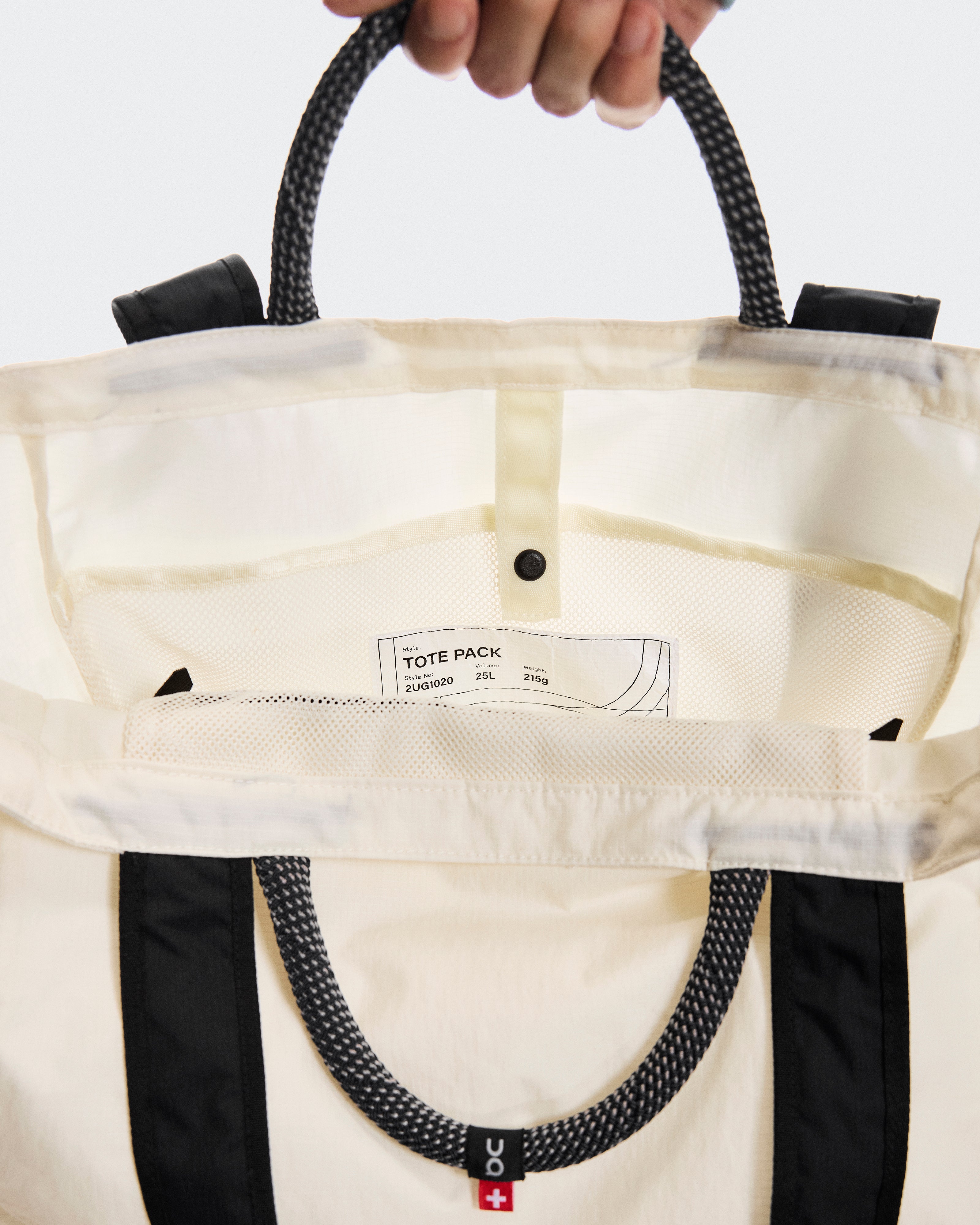 On Tote Pack 25L Cream | Black