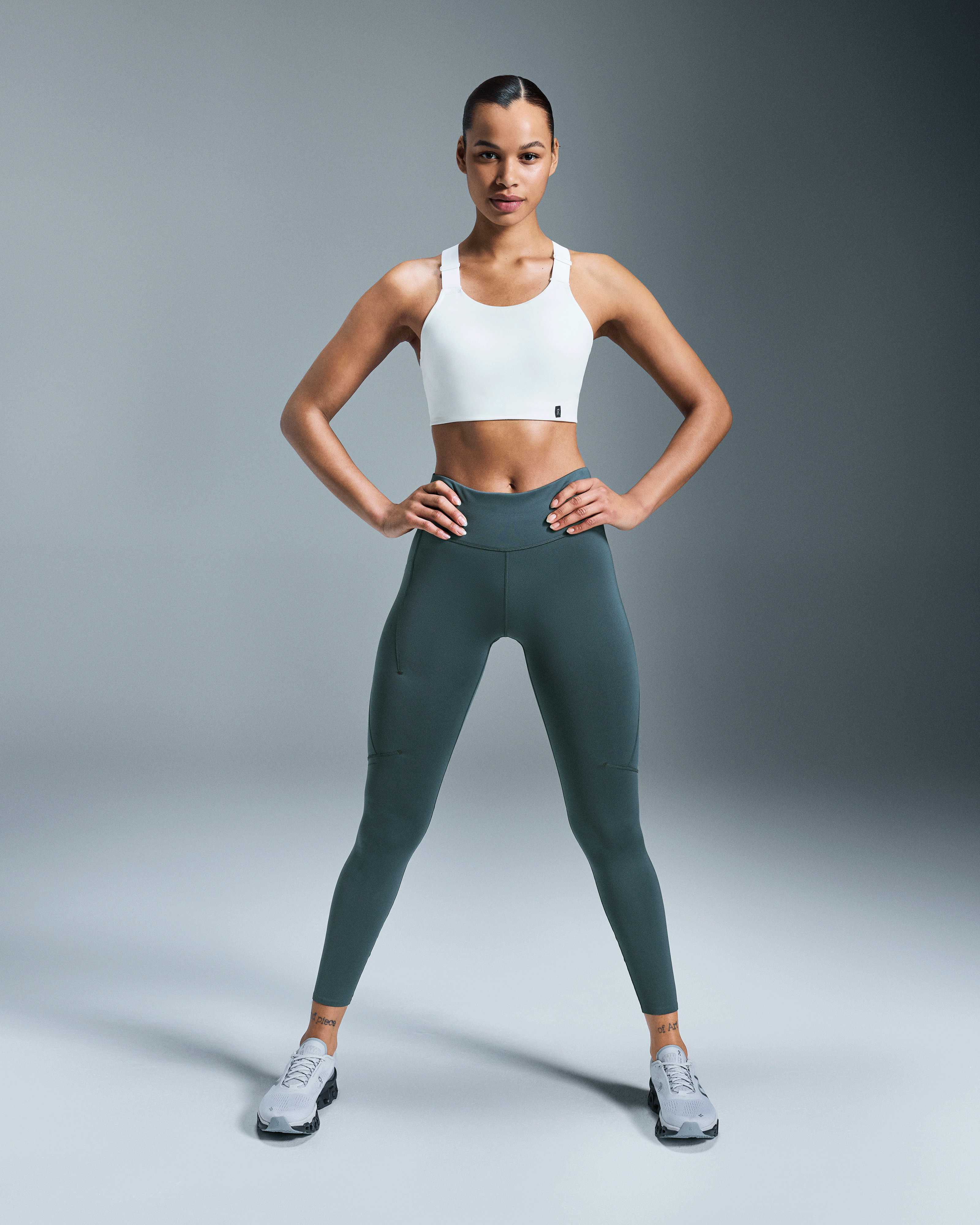 on performance tights Stone (Women's)