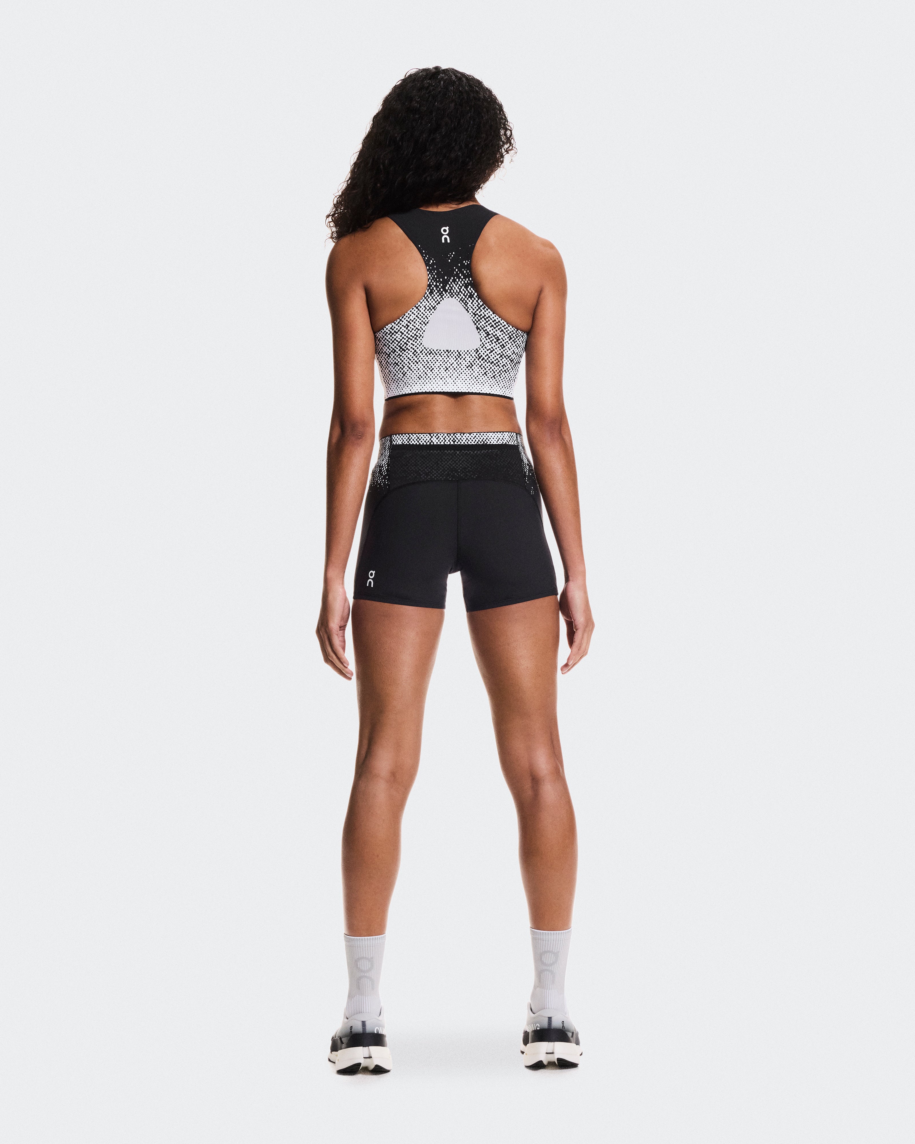 On Zero Crop White | Black (Women'S)