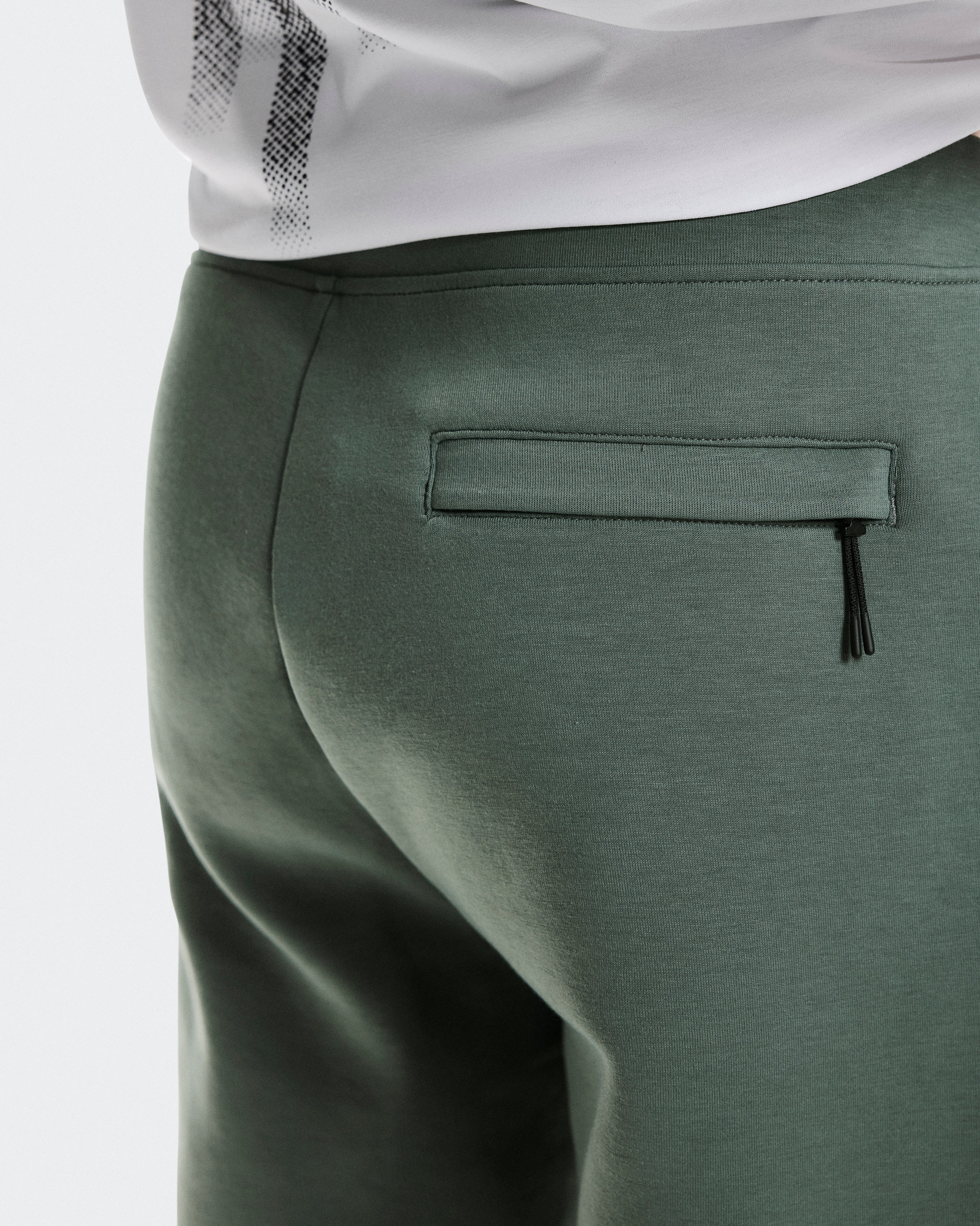 On Focus Tech Sweatpants Olive