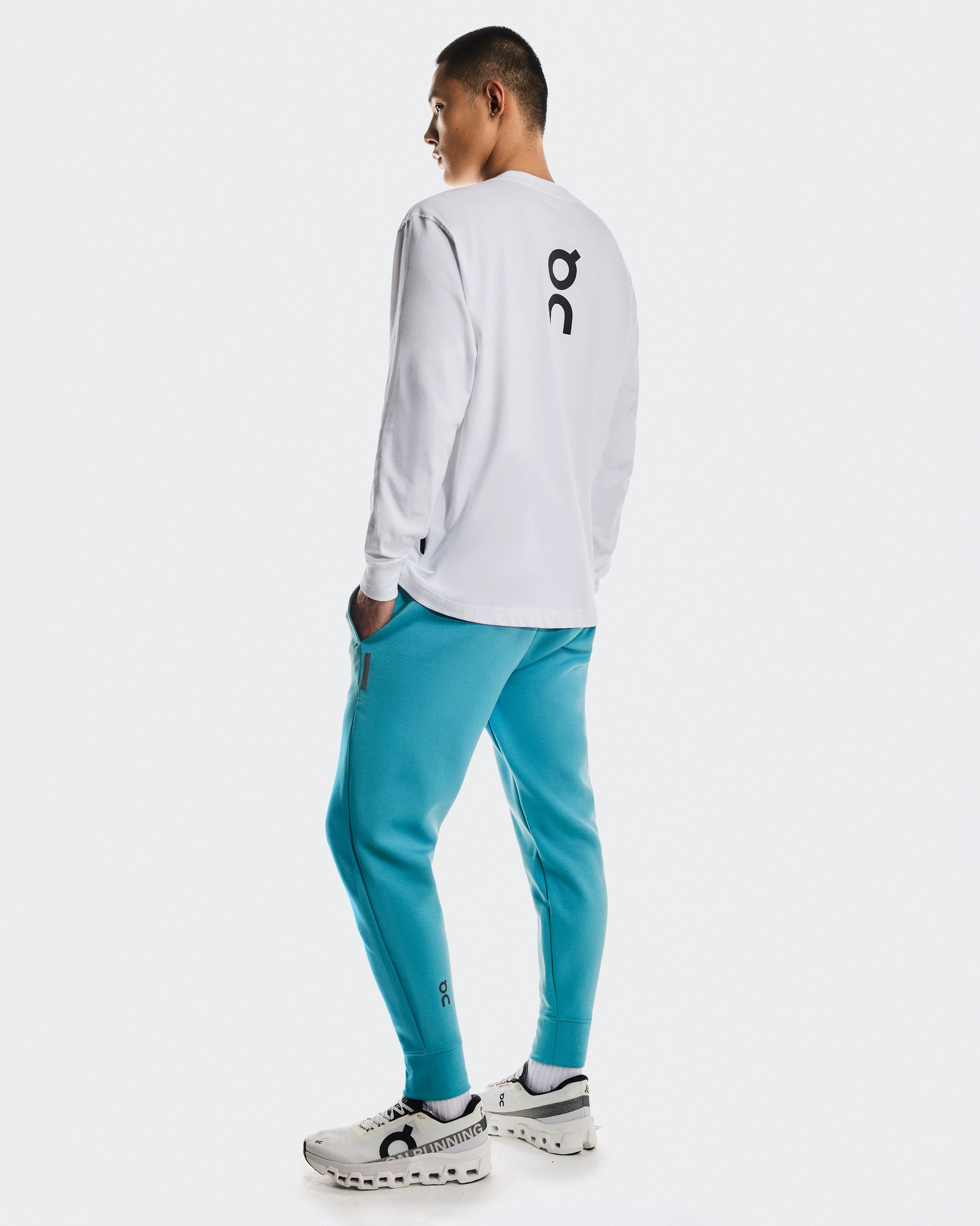 On Focus Tech Sweatpants Niagara