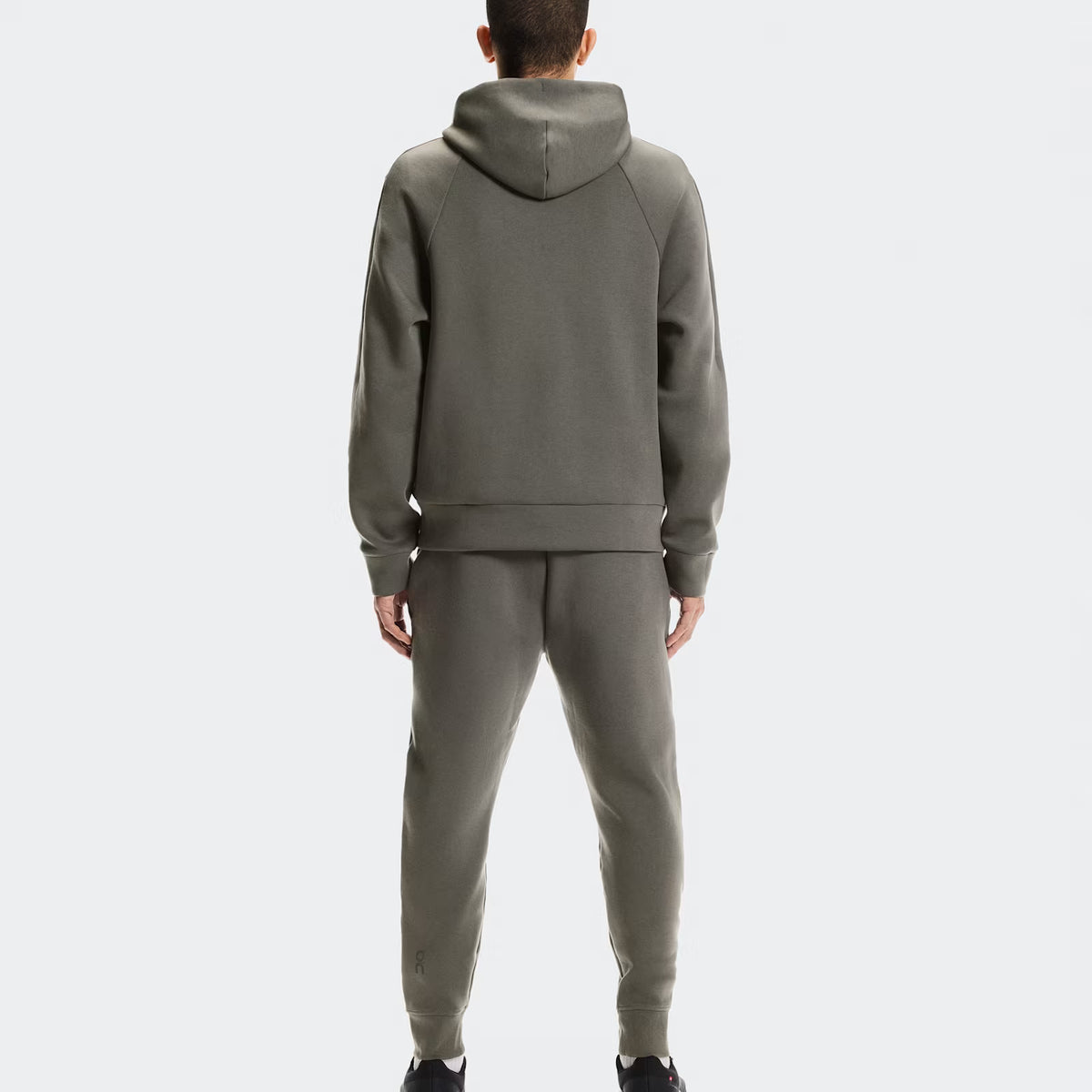 On Focus Tech Sweatpants Shadow