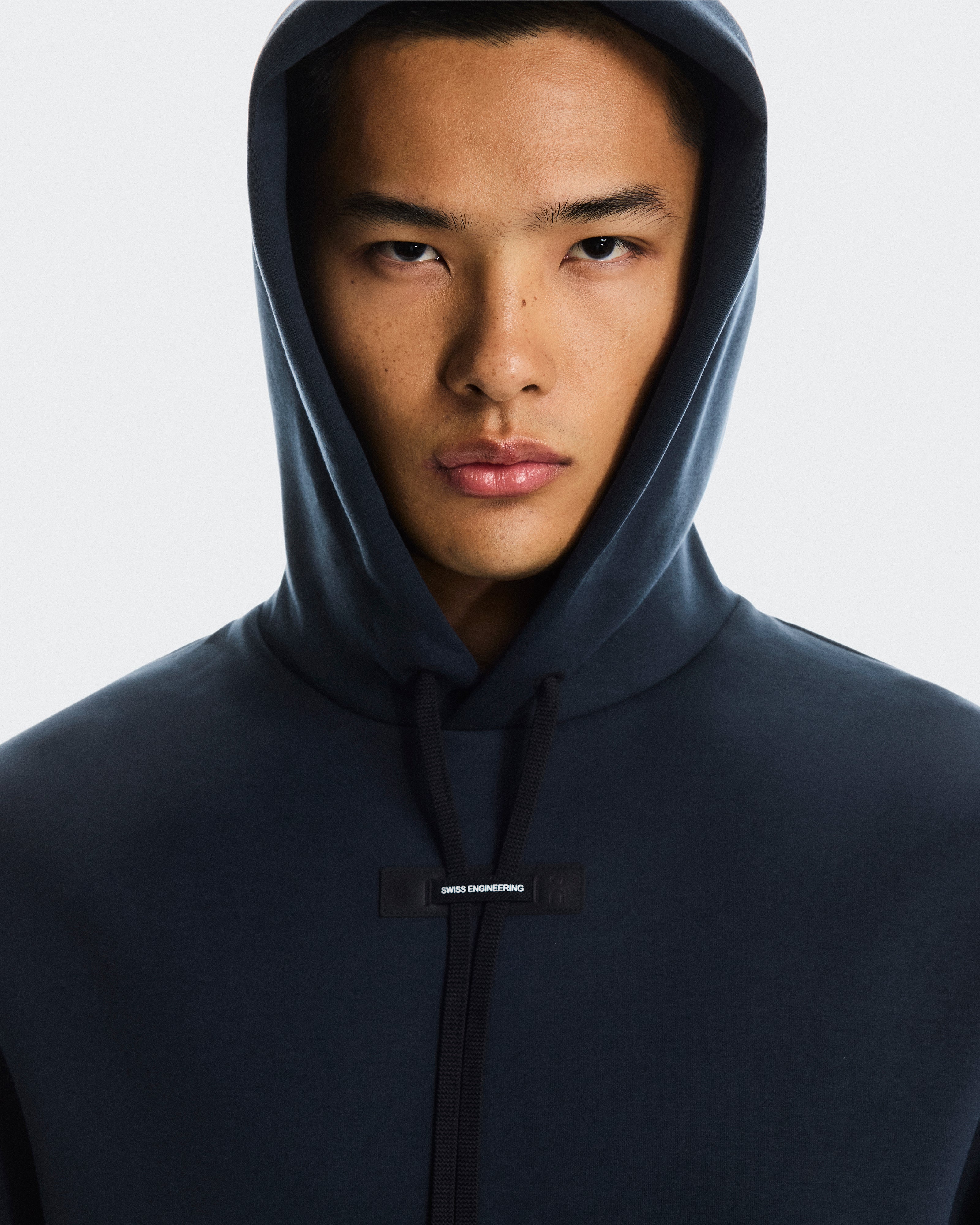 On Focus Tech Hoodie Navy
