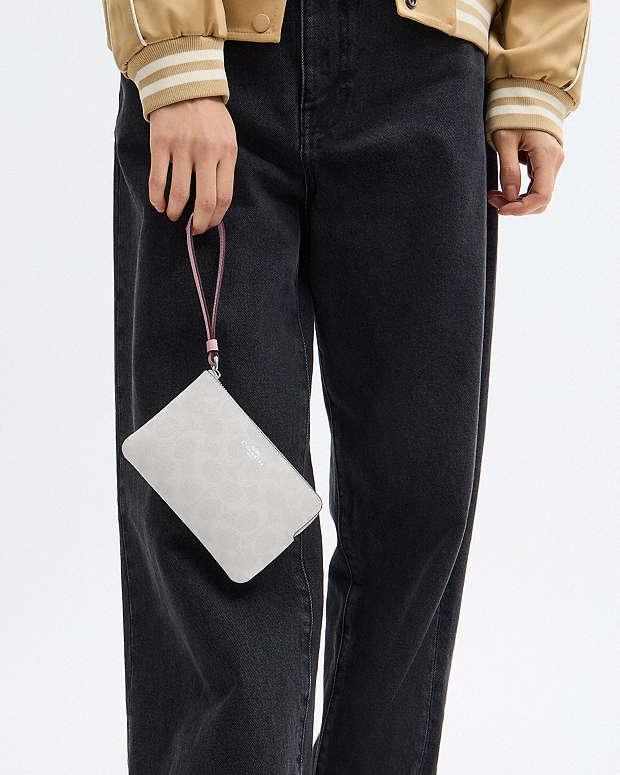 Corner Zip Wristlet In Signature Canvas Signature Canvas-Sv-Chalk-Carnation Signature Canvas-Sv-Chalk-Carnation