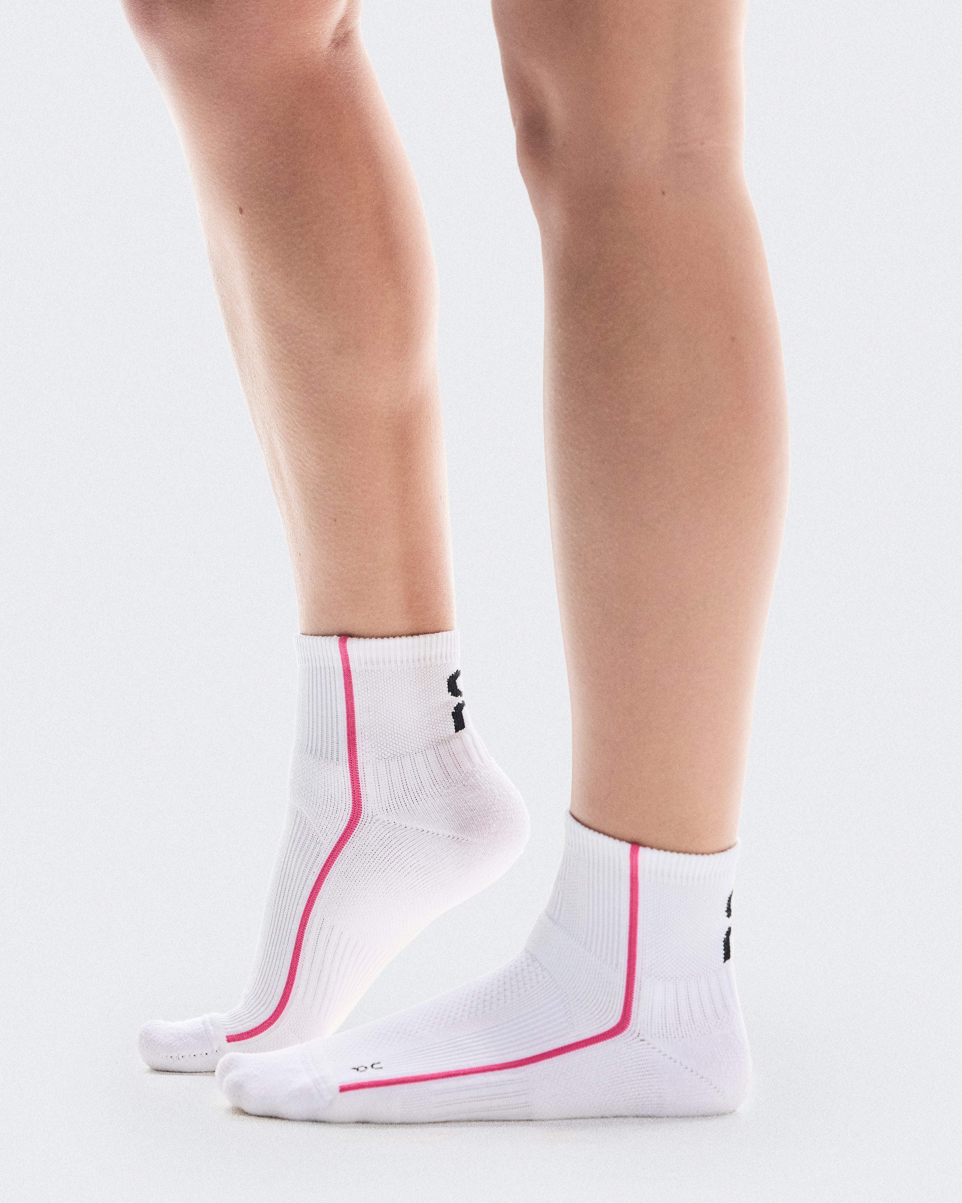 On Court Sock Mid White | Pink