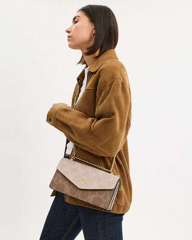 Klare Envelope Crossbody Bag In Blocked Signature Canvas Gold-Sand-Tan Gold-Sand-Tan