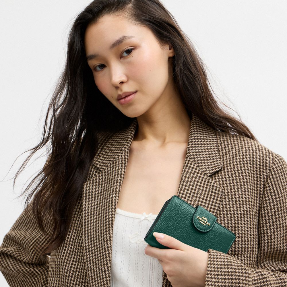 Coach Medium Corner Zip Wallet Im/Emerald