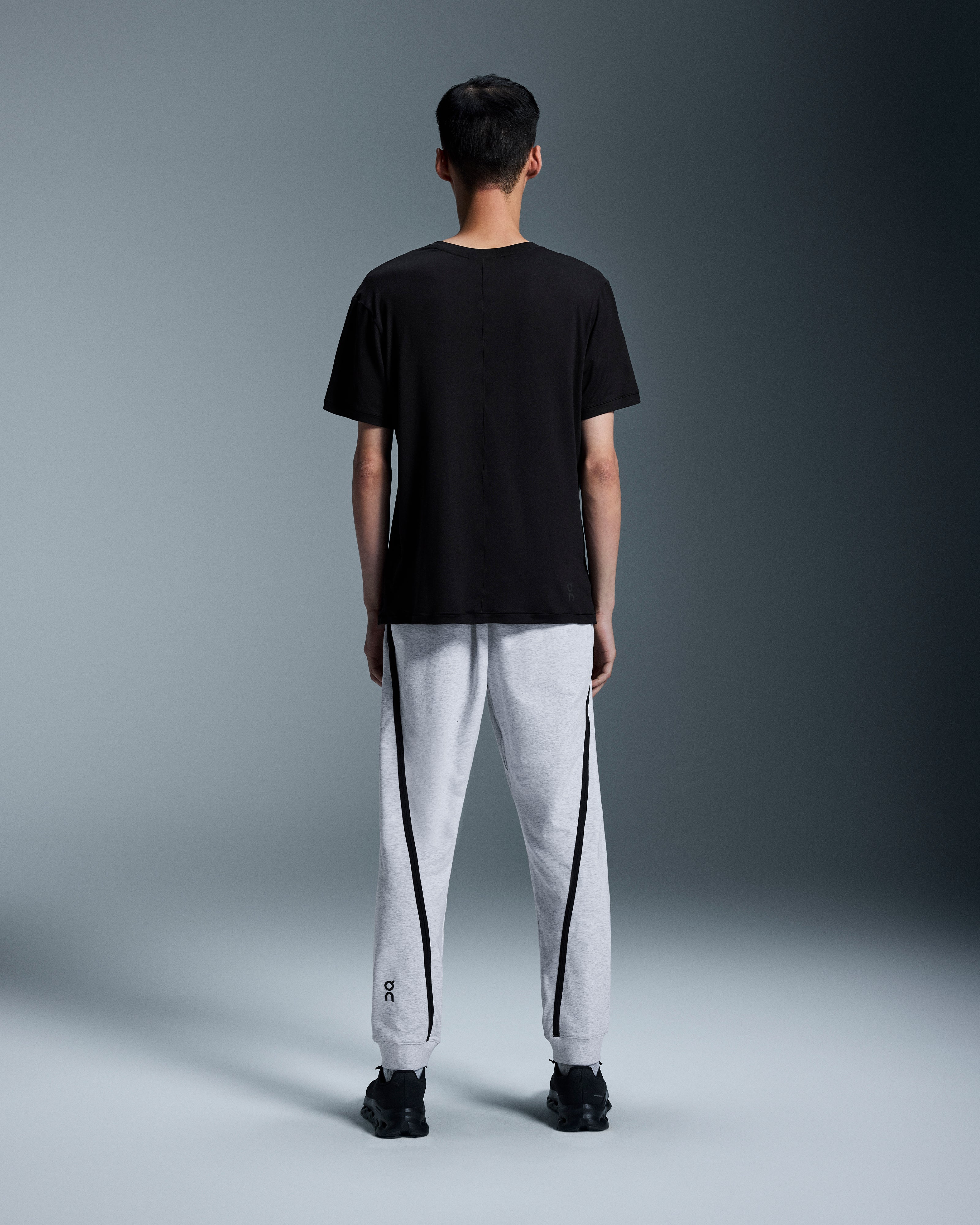 On Studio-T Black