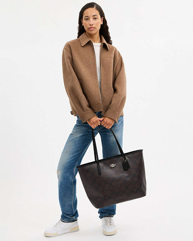 Large City Tote Bag In Maxi Signature Canvas Signature Canvas-Gold-Walnut-Black Signature Canvas-Gold-Walnut-Black