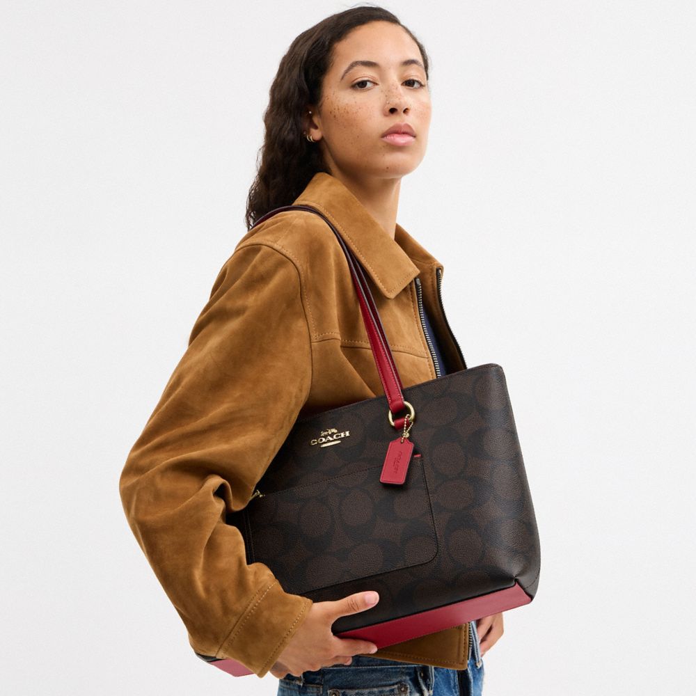 Station Tote Bag In Maxi Signature Canvas Signature Canvas-Im-Walnut-True Red Signature Canvas-Im-Walnut-True Red