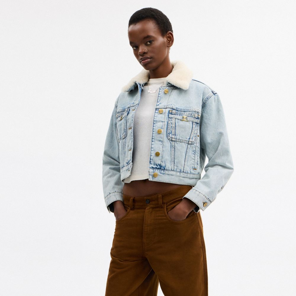 Coach Cropped Heritage C Denim Trucker Jacket In Organic Cotton With Shearling Collar Light Blue Denim