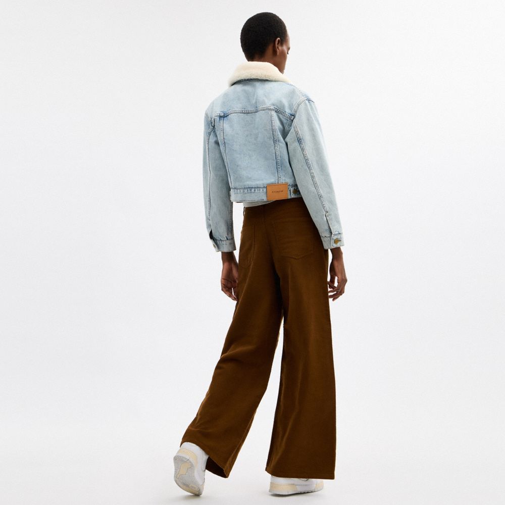 Coach Cropped Heritage C Denim Trucker Jacket In Organic Cotton With Shearling Collar Light Blue Denim