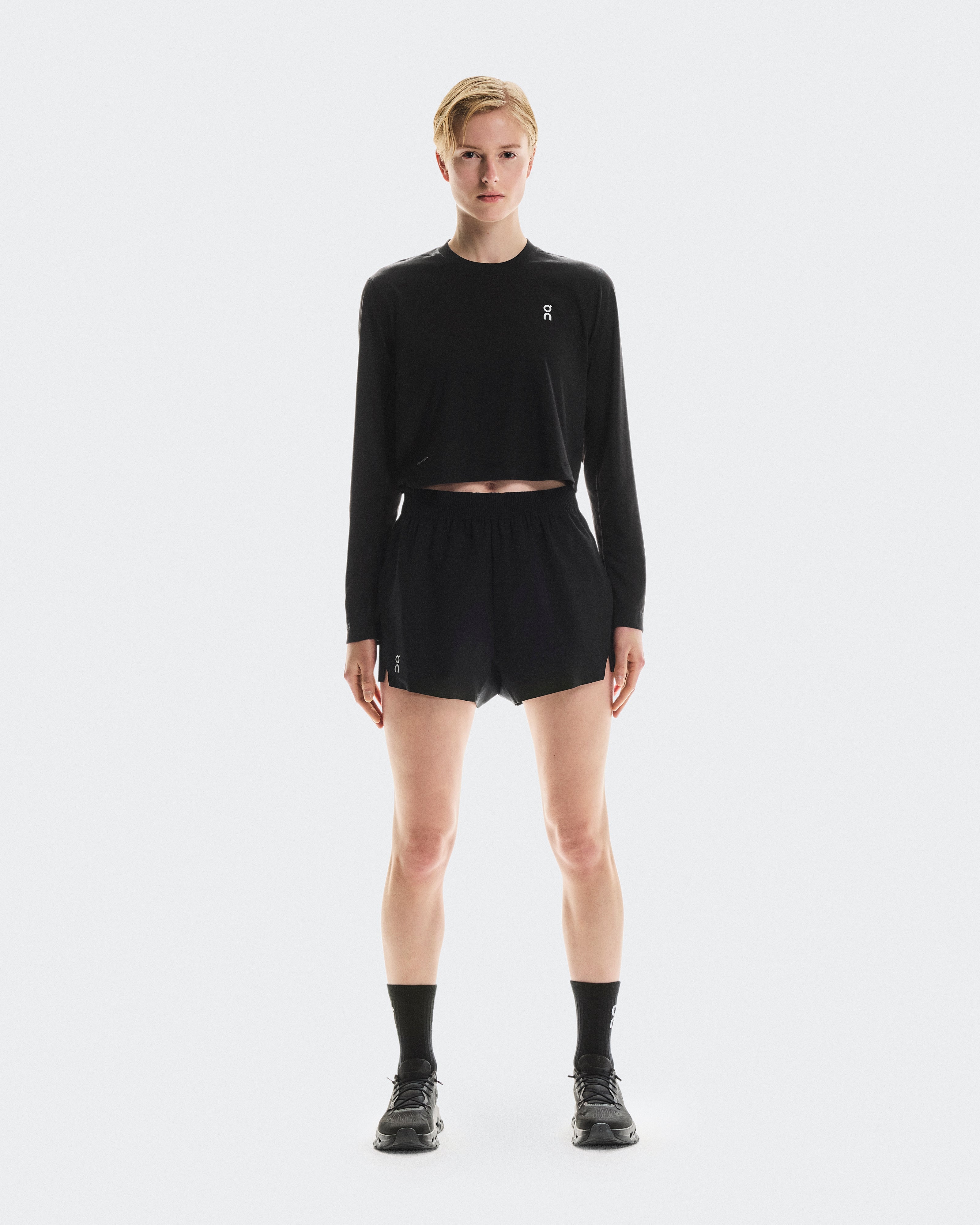 On Train Long-T Crop Graphic Black (Women's)