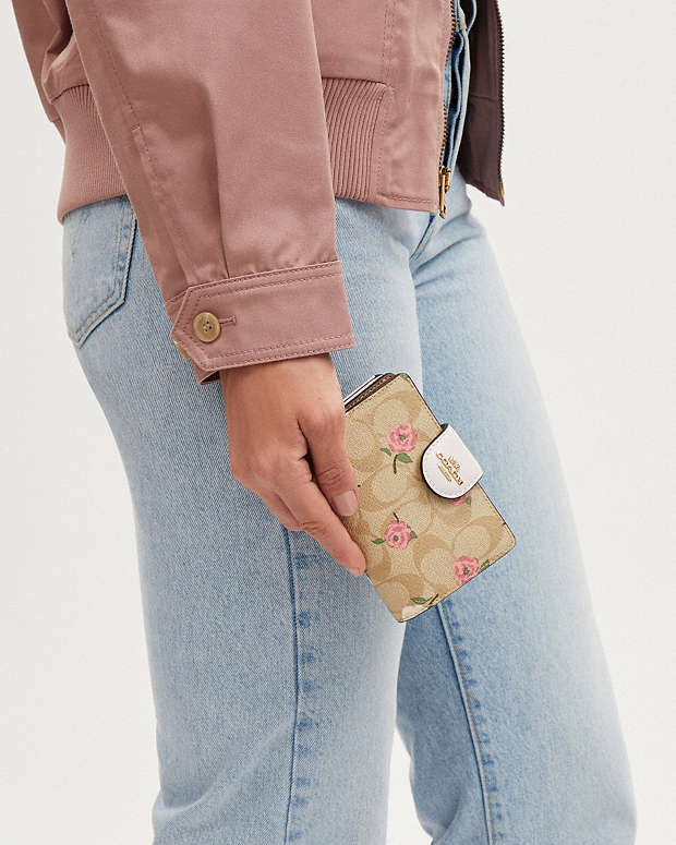 Medium Corner Zip Wallet In Signature Canvas With Floral Print Signature Canvas-Gold-Light Khaki Chalk Multi Signature Canvas-Gold-Light Khaki Chalk Multi