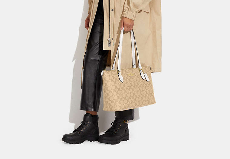 Gallery Tote Bag In Signature Canvas Signature Canvas-Gold-Light Khaki Chalk Signature Canvas-Gold-Light Khaki Chalk