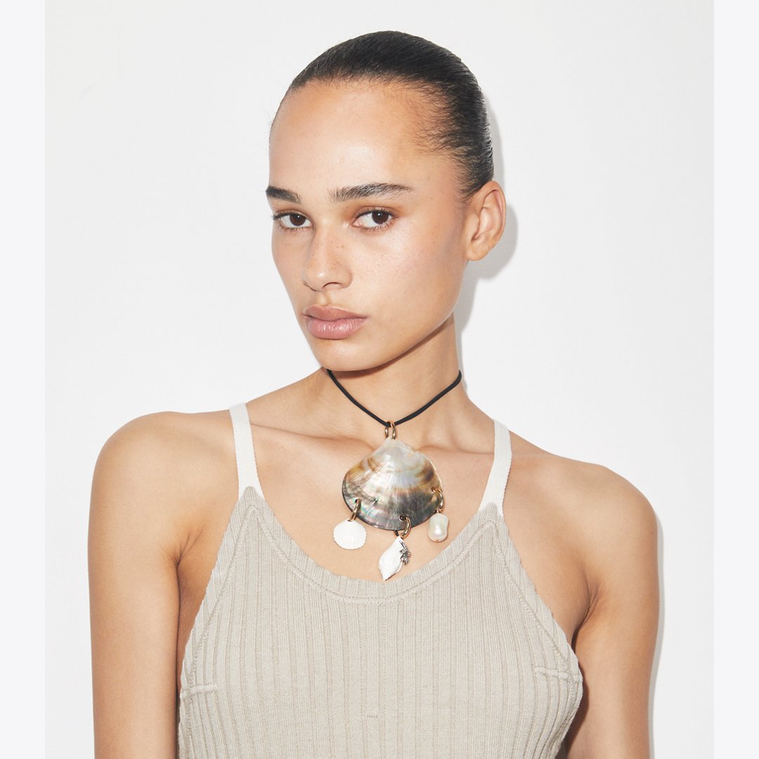 Tory Burch Curiosity Shell Pendant Necklace Black / Ivory
