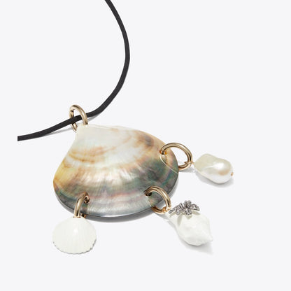Tory Burch Curiosity Shell Pendant Necklace Black / Ivory
