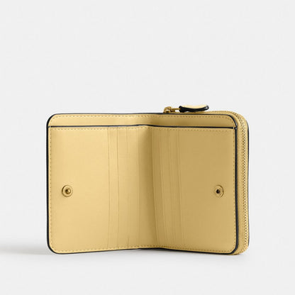 Coach New York Billfold Wallet Brass Vanilla