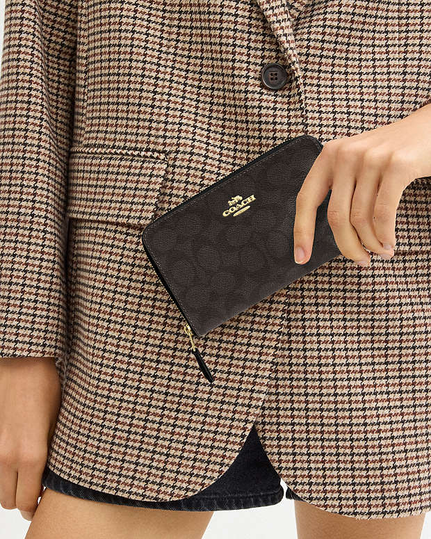 Medium Id Zip Wallet In Signature Canvas Signature Canvas-Gold-Walnut-Black Signature Canvas-Gold-Walnut-Black