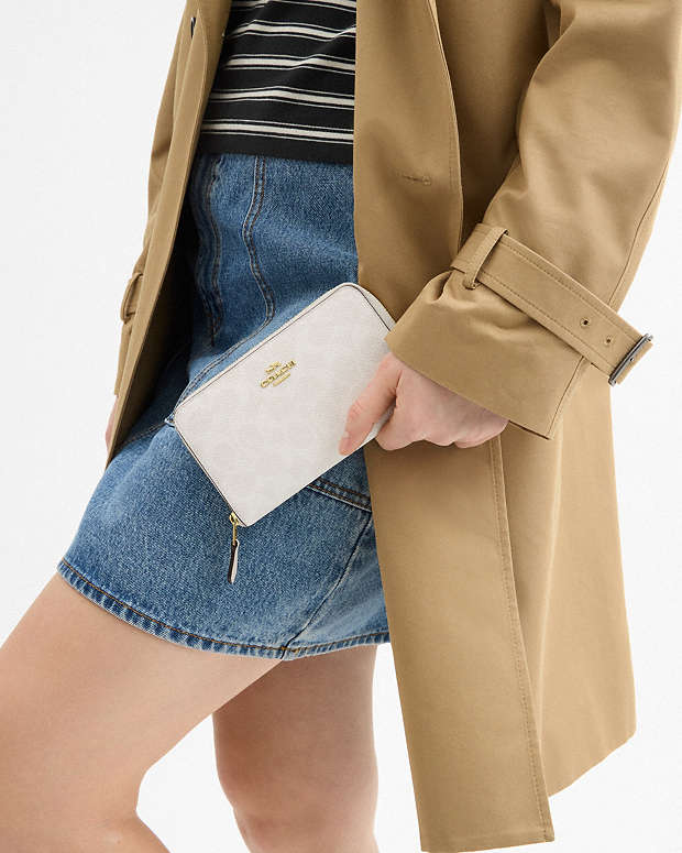 Medium Id Zip Wallet In Signature Canvas Signature Canvas-Gold-White-Chalk Signature Canvas-Gold-White-Chalk