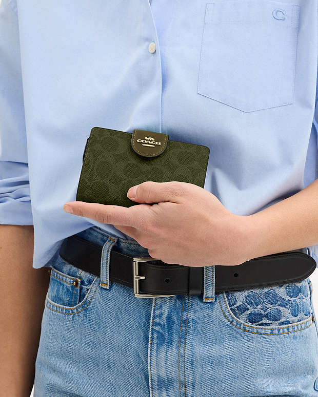 Medium Corner Zip Wallet In Signature Canvas Signature Canvas-Gold-Olive Signature Canvas-Gold-Olive