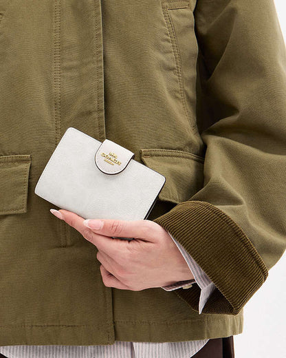 Medium Corner Zip Wallet In Signature Canvas Signature Canvas-Gold-White-Chalk Signature Canvas-Gold-White-Chalk