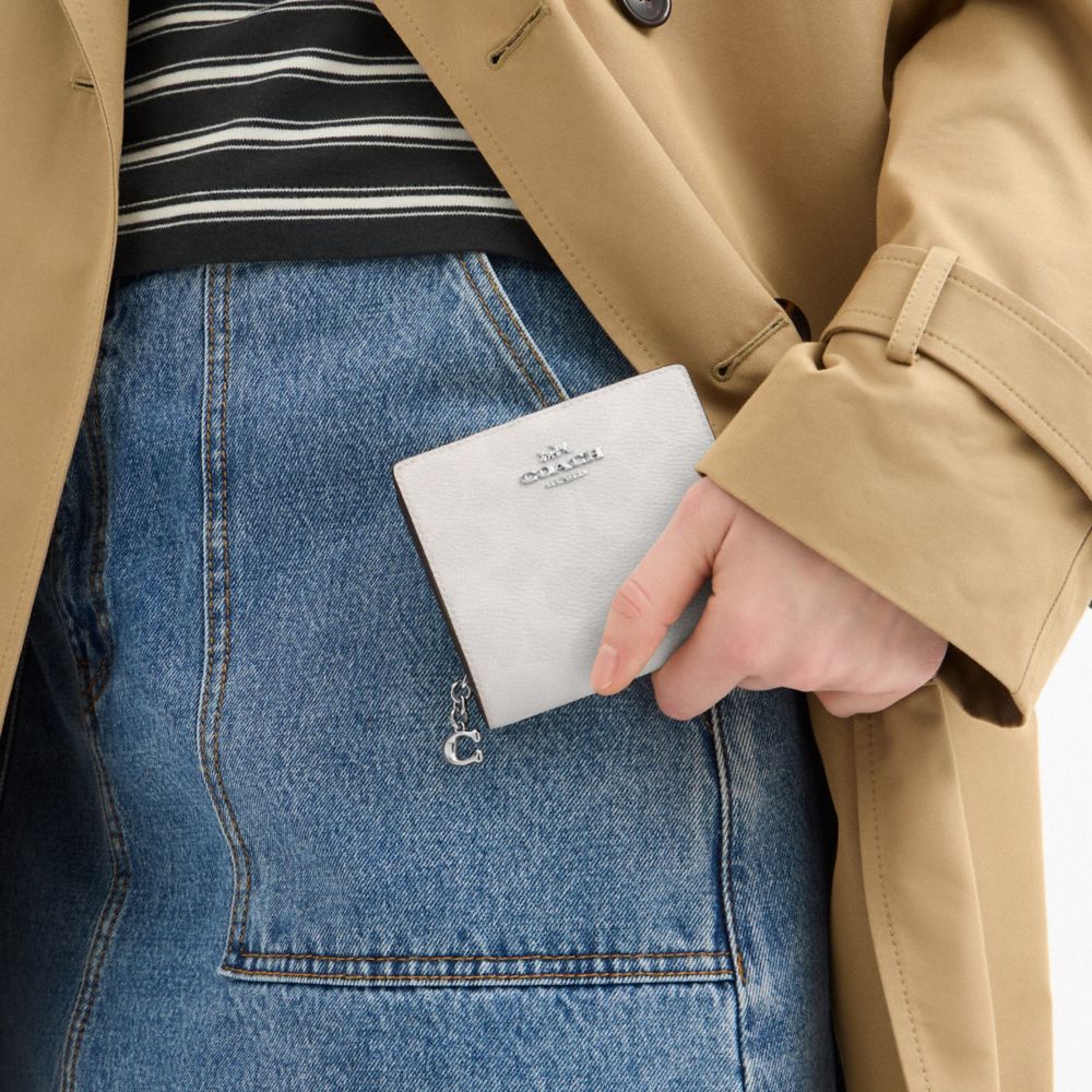 Coach Snap Wallet In Signature Canvas Silver/White/Chalk