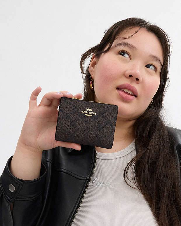 Bifold Wallet In Signature Canvas Signature Canvas-Gold-Walnut-Black Signature Canvas-Gold-Walnut-Black