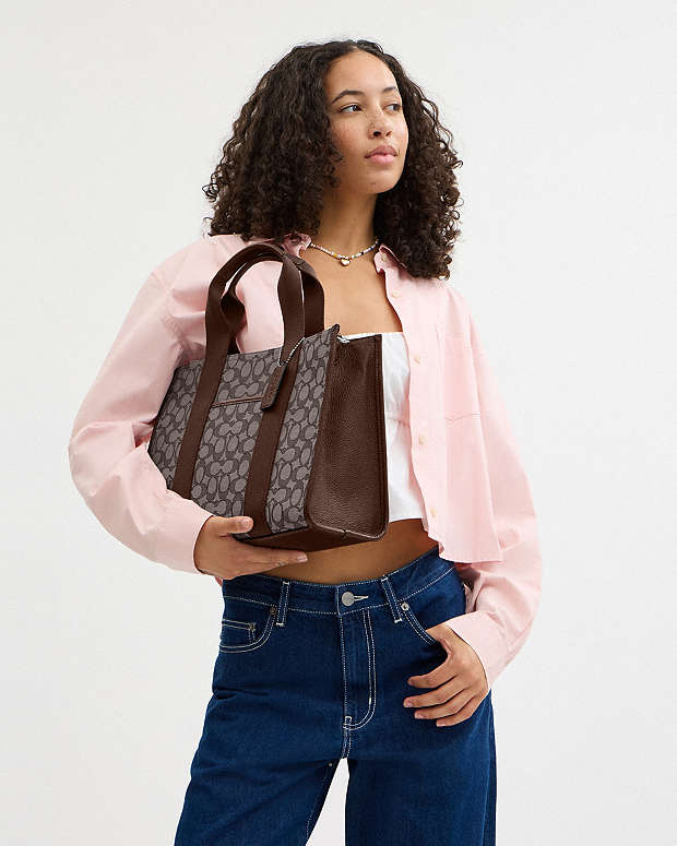 Smith Tote Bag In Signature Jacquard Signature Jacquard-Silver-Oak-Maple Signature Jacquard-Silver-Oak-Maple