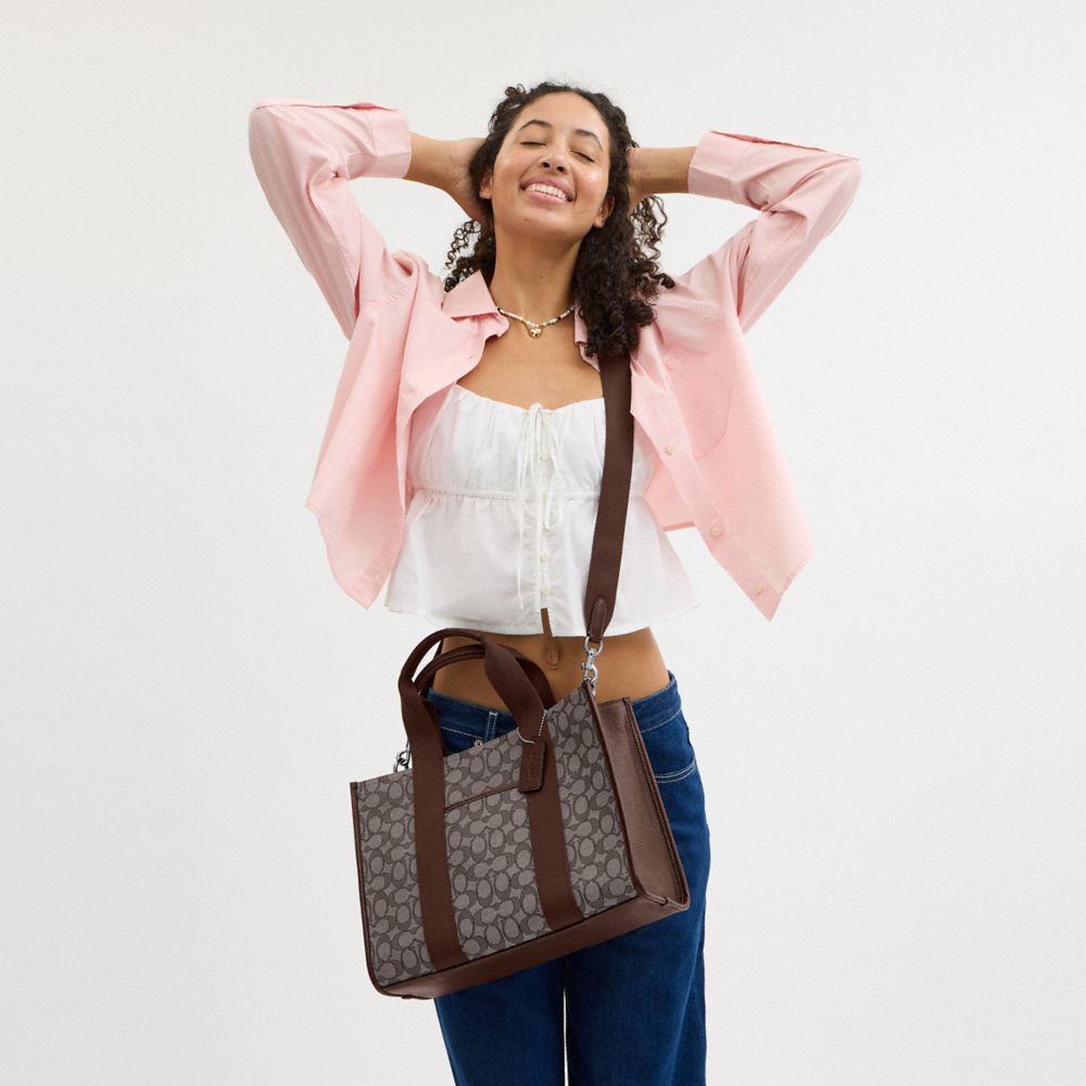 Smith Tote Bag In Signature Jacquard Signature Jacquard-Silver-Oak-Maple Signature Jacquard-Silver-Oak-Maple