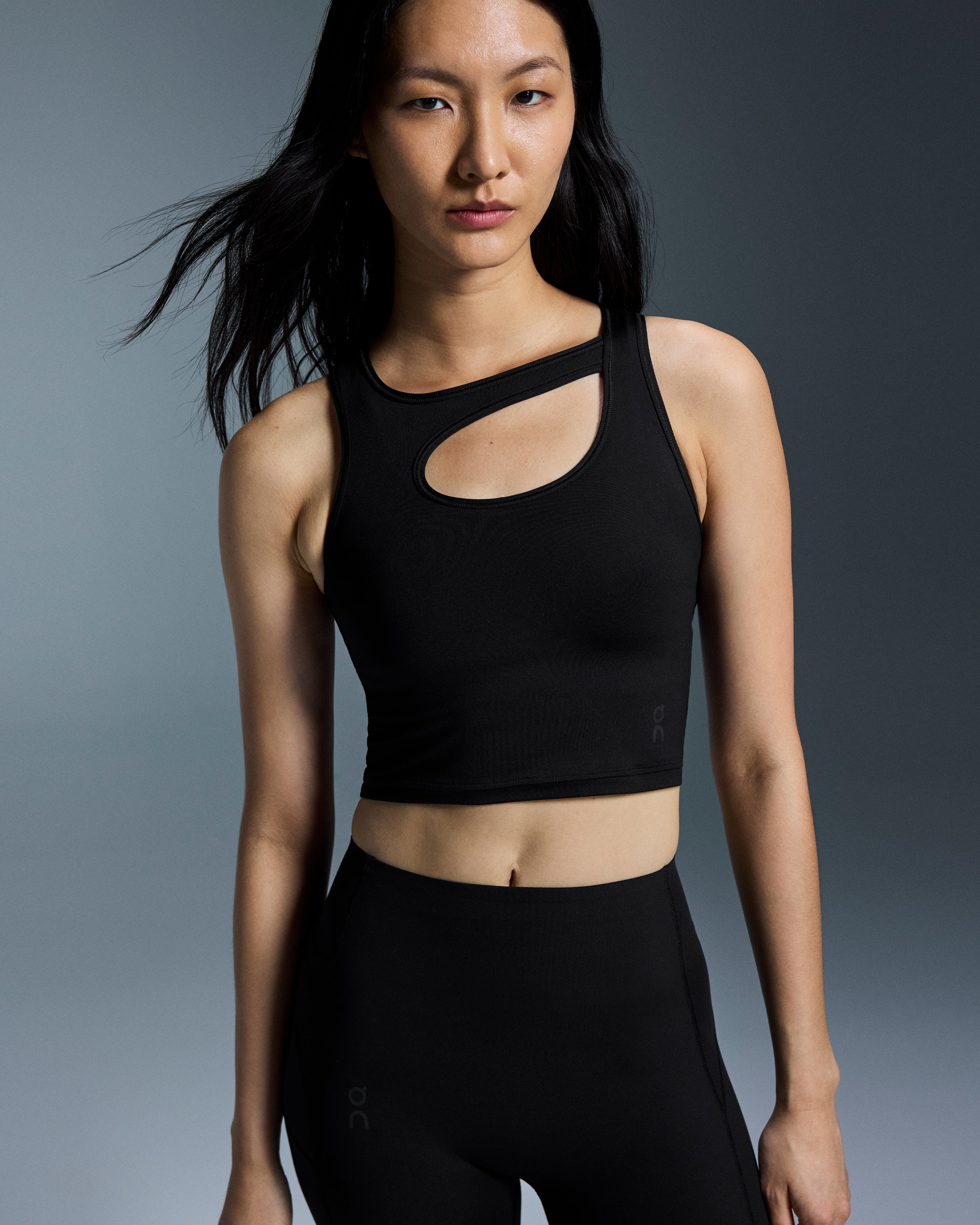 On Studio Cut-Out Crop Black (Women's)