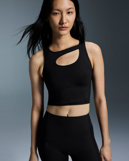 On Studio Cut-Out Crop Black (Women's)
