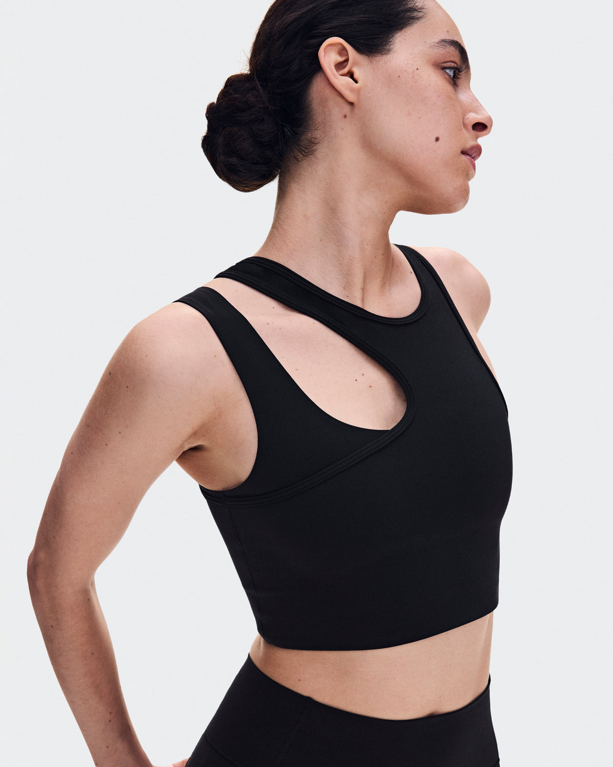 On Studio Asymmetric Crop Black (Women'S)