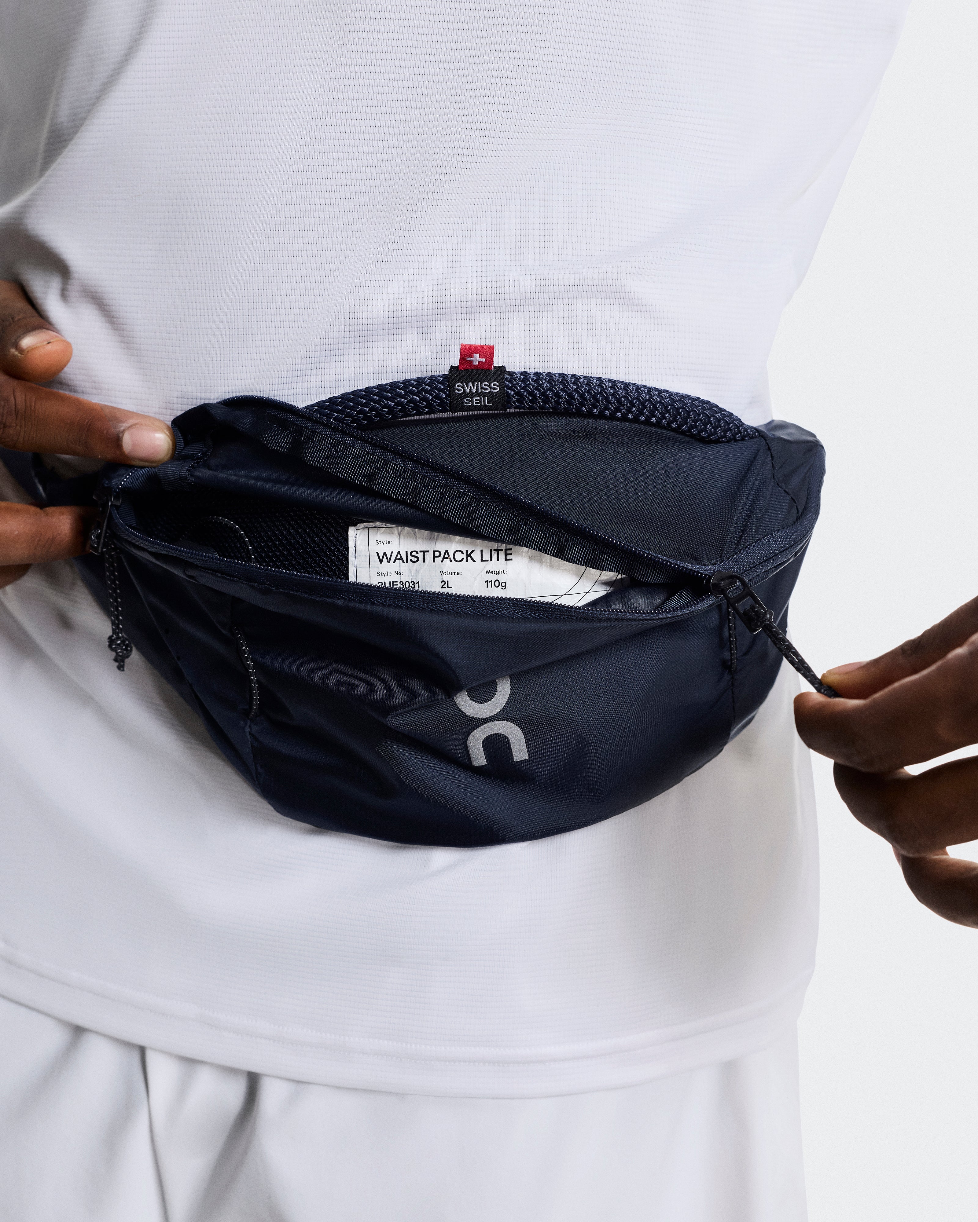 On Waist Pack 2L Lite Navy