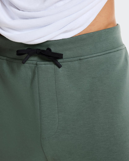 On Focus Tech Shorts Olive