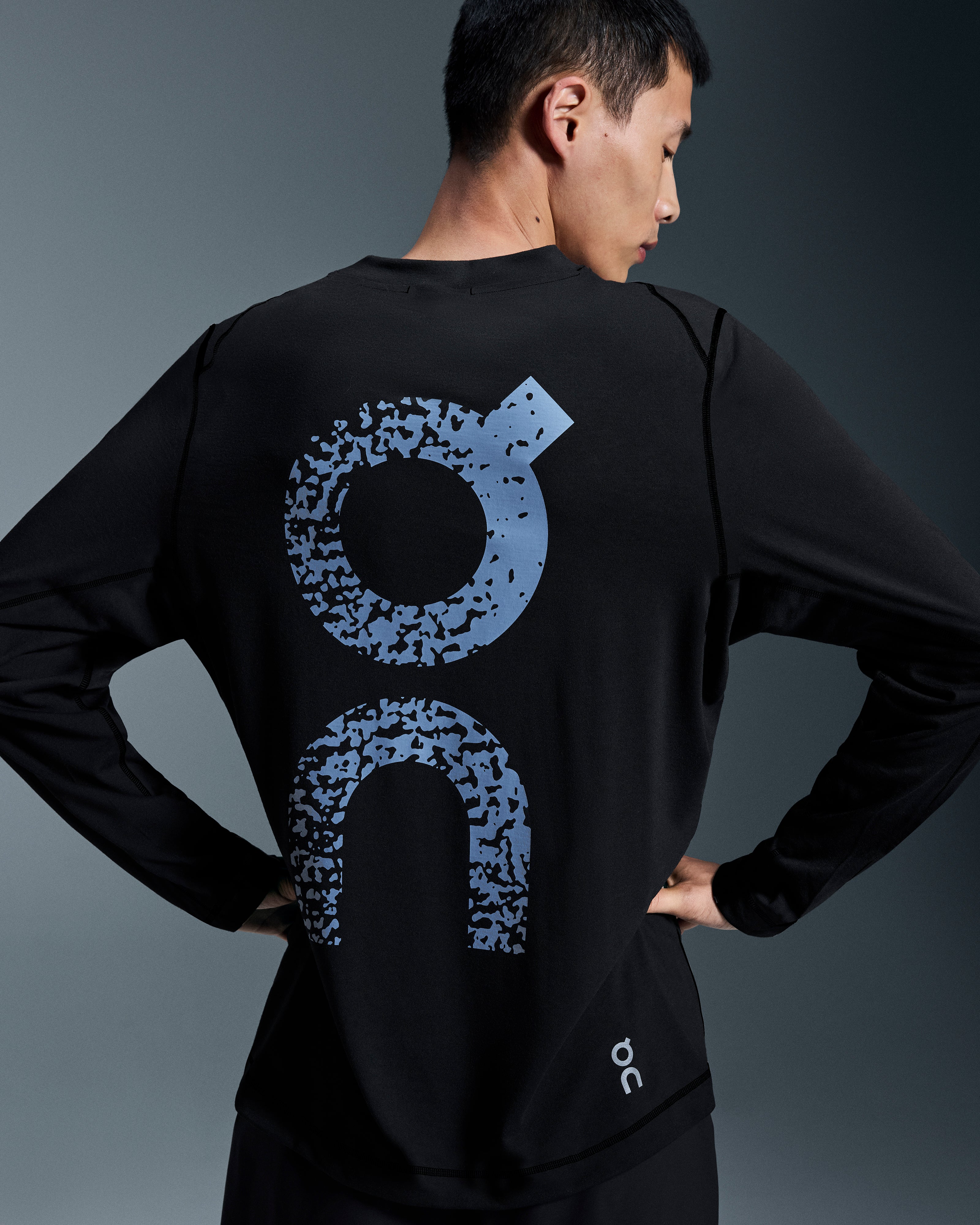 on train long-t graphic Black