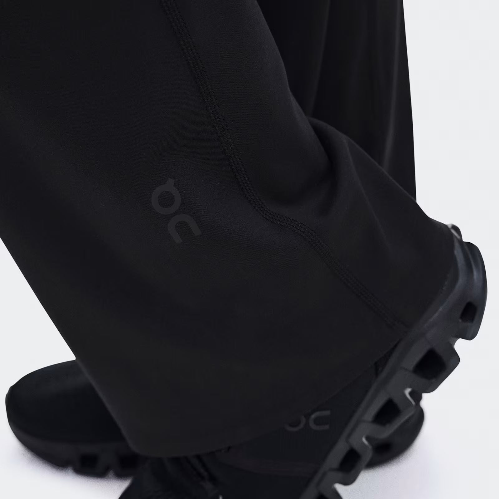 On Studio Flared Pants 32" Black (Women'S)