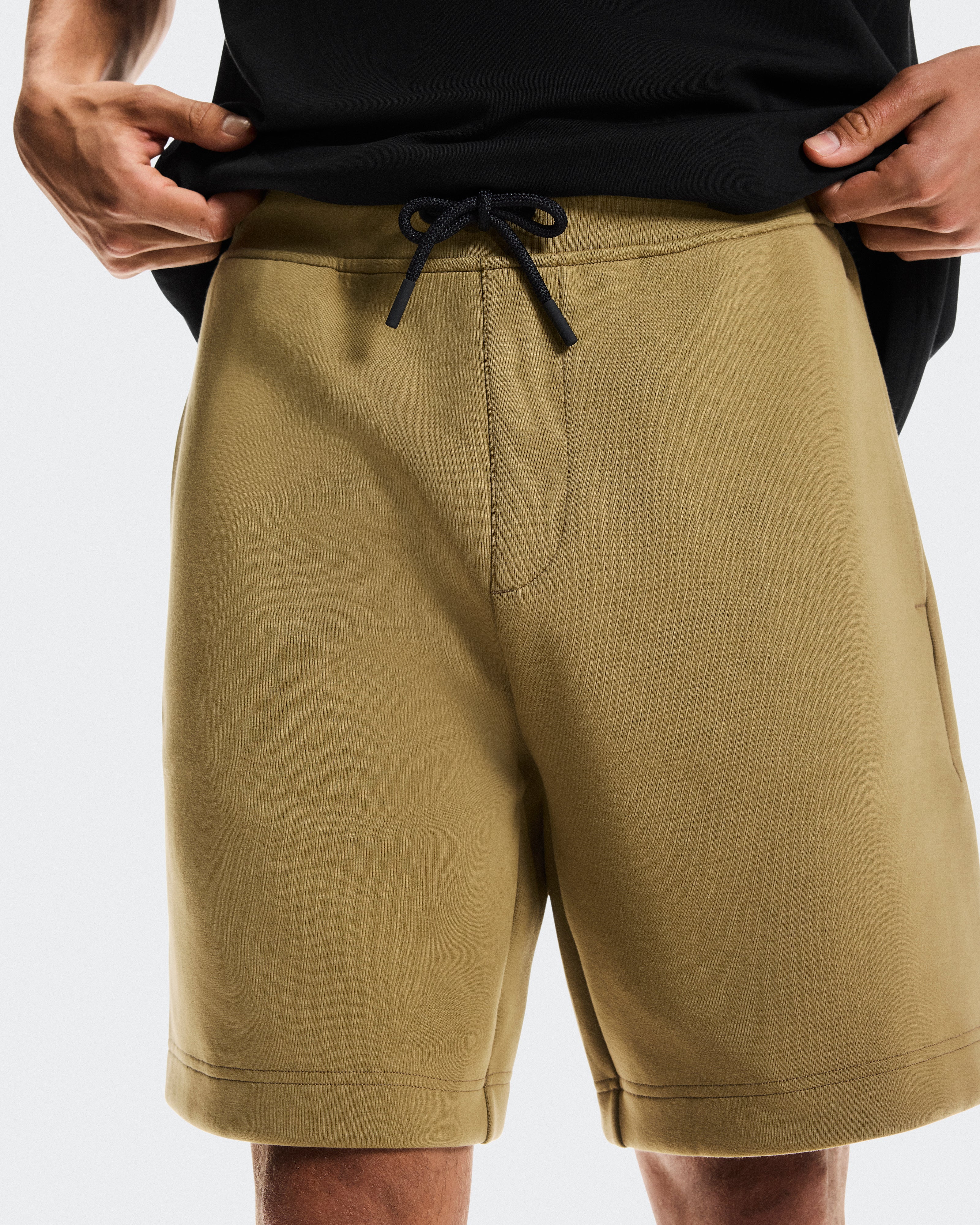 On Focus Tech Shorts Nutmeg