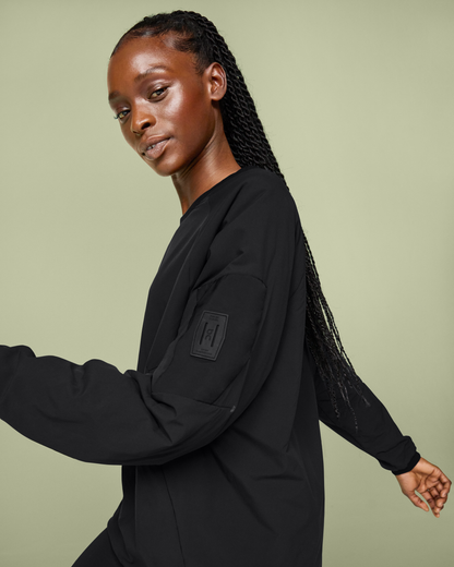 on studio pullover Black